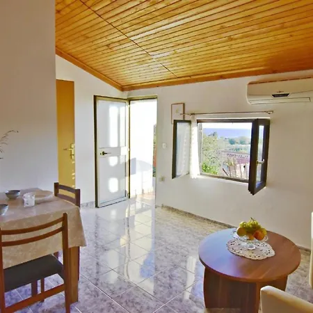 Luciana 2 By Interhome Apartmán