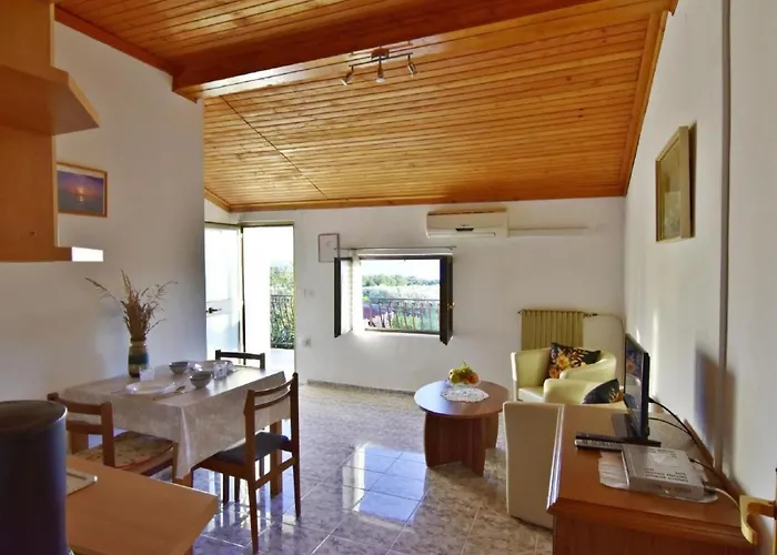 Luciana 2 By Interhome 잠브라티야