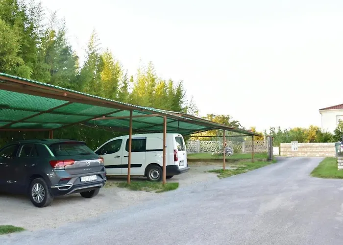 Luciana 2 By Interhome 잠브라티야